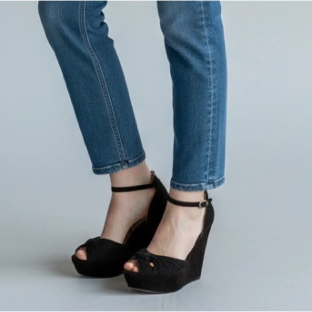 Sam Edelman Qiana Black Suede Wedge Size 8 1/2